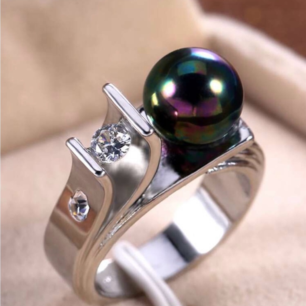 Elegant Silver Cubiz Zirconia and Pearl Ring Size 7